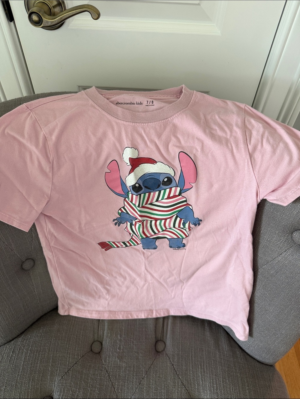 abercrombie kids Pink Stitch Holiday Scarf Graphic Tee. Size 7/8